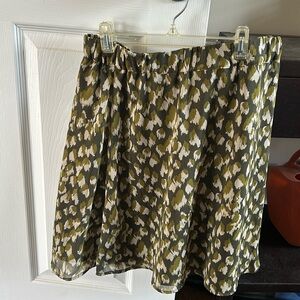 Flowy patterned skirt with elastic waist